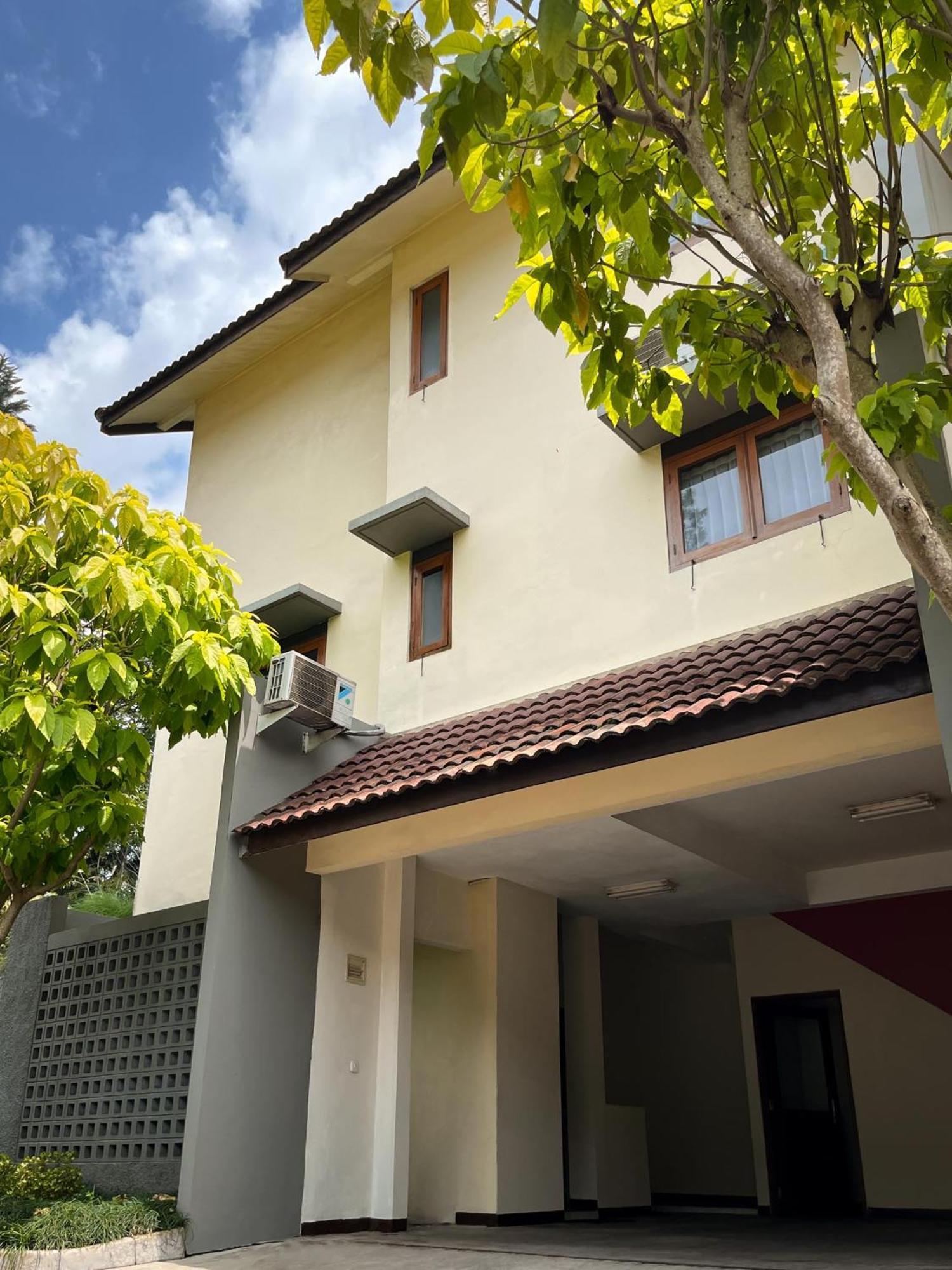 Puri Setiabudhi Residencia Hotel Bandung Exterior foto